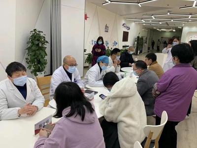 徐匯園區(qū)迎來“迷你公益診所”，職工健康服務(wù)點(diǎn)賦能升級(jí)，貼心守護(hù)在行動(dòng)